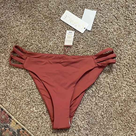 L*Space Rose Bottom Bitsy Cut - Picture 2 of 6